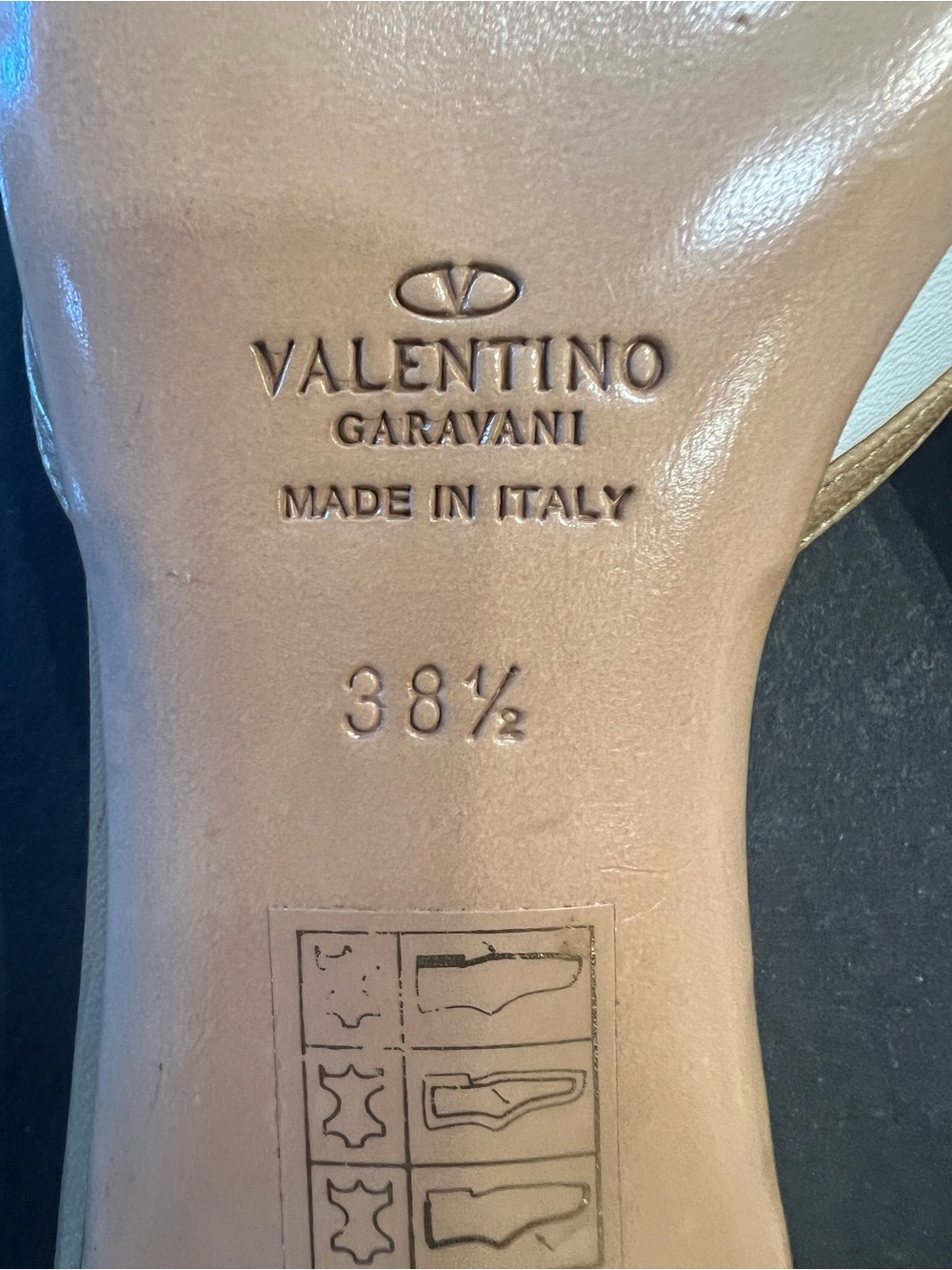 Valentino Garavani Vintage White and Tan Pointed-Toe Slip-On Kitten Heel Mules 8 - Picture 7 of 9